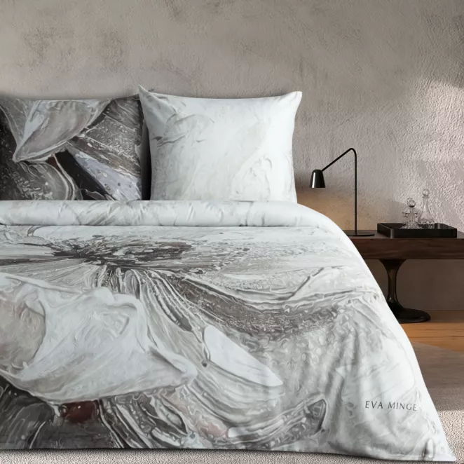 Pościel 160x200 cm z makosatyny bawełnianej kolor jasnobrązowy, jasnoszary z designerskim nadrukiem AMAYA Eva Minge Eurofirany