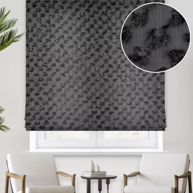 Roleta rzymska czarna z delikatnej tkaniny z aplikacją i haftem