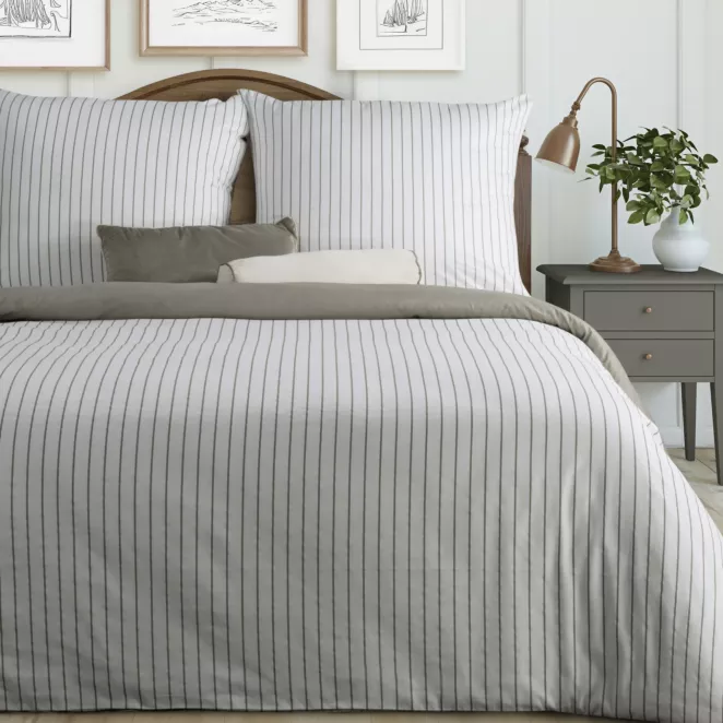 Pościel 140x200 cm komplet 2 częściowy z satyny bawełnianej kolor biało, stalowy w paseczki RAYA Eurofirany