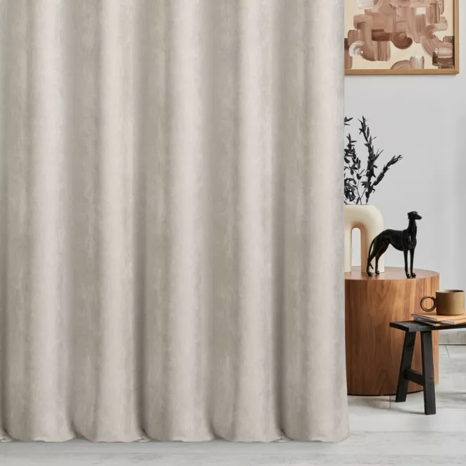 Zasłona szyta na taśmie fala platynowa z tkaniny o szenilowej strukturze