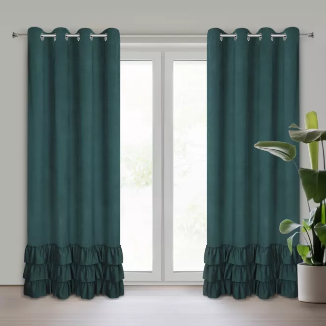 Zasłona ciemnozielona z welwetu zdobiona trzema subtelnymi falbanami 140x250 cm przelotka MEGI Eurofirany