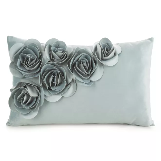 Poszewka na poduszkę 30 x 50 cm welwetowa kolor miętowy zdobiona aplikacja w róże Eurofirany