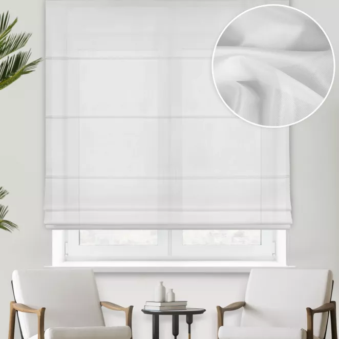 Roleta rzymska biała z supermiękkiej tkaniny o perłowym połysku, wykończona obciążnikiem