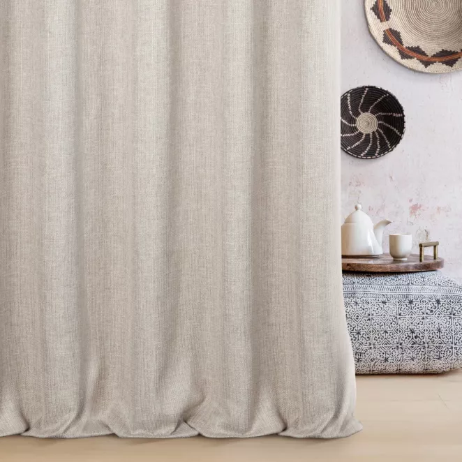 Zasłona szyta na flexach beżowa z matowej tkaniny o grubym splocie z efektem melanżu