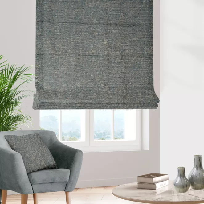 Roleta rzymska turkusowa z melanżowej tkaniny z efektem grubego splotu