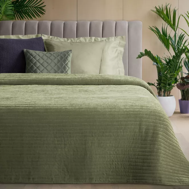 Narzuta szenilowa oliwkowa 170x210 cm pikowana metoda hot press w pasy - GLORI - Eurofirany