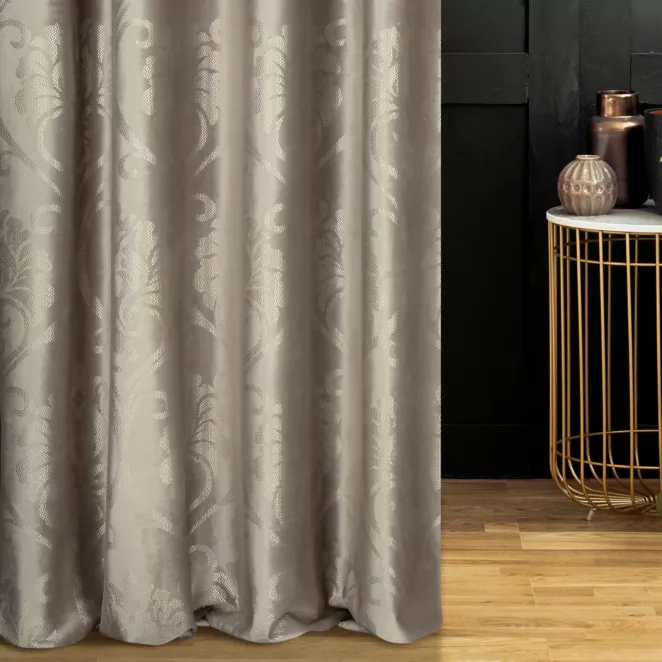Zasłona szyta na taśmie fala beżowo złocista z miękkiej tkaniny welwetowej z ornamentowym błyszczącym nadrukiem