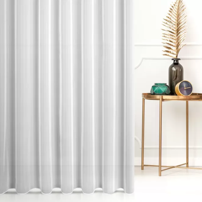 Firana szyta na tunelu biała z matowego jedwabiście miękkiego woalu, wykończona obciążnikiem