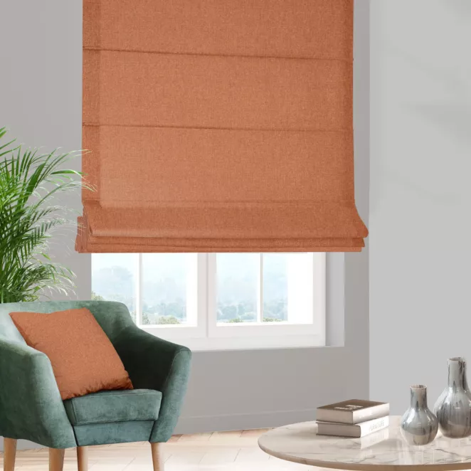Roleta rzymska ruda z tkaniny o naturalnym splocie w stylu eko