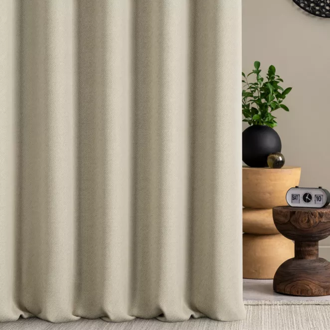 Zasłona szyta na taśmie fala ciemnobeżowa z tkaniny z jodełkowym wzorem geometrycznym