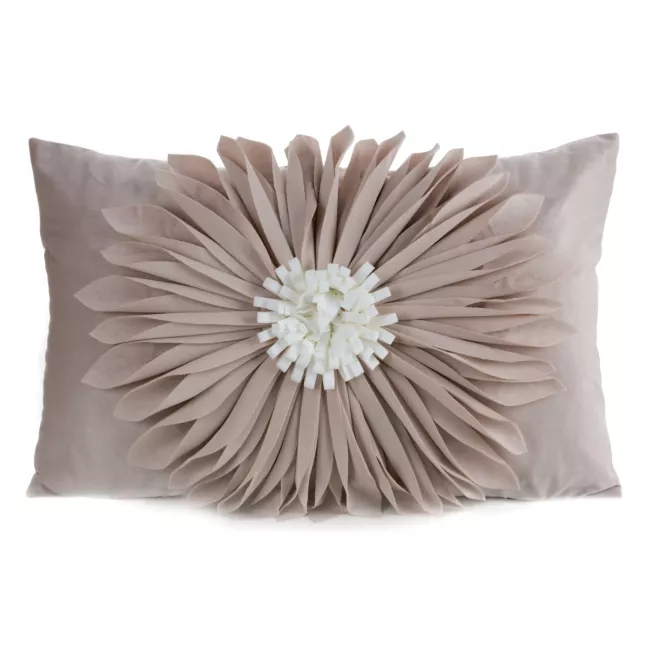 Poszewka na poduszkę 30 x 50 cm z welwetu kolor beżowy zdobiona kwiatem 3D FLORES 3 Eurofirany