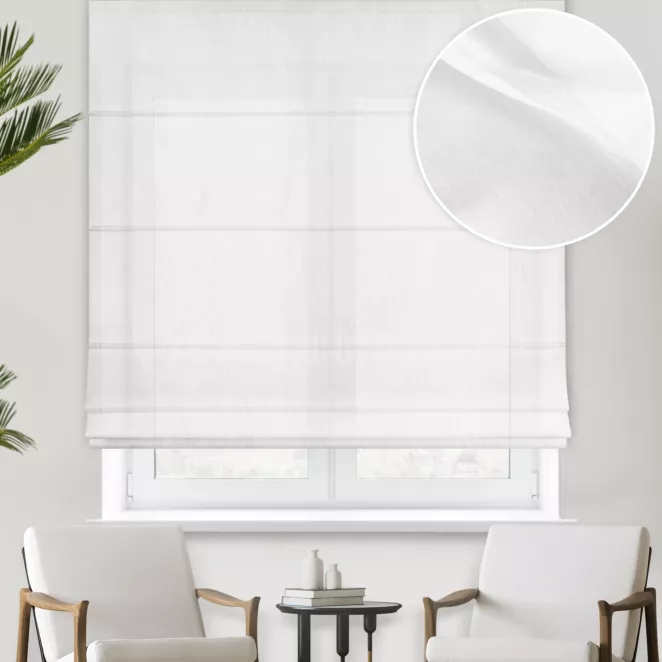 Roleta rzymska biała z matowej miękkiej tkaniny o naturalnym splocie, wykończona obciążnikiem
