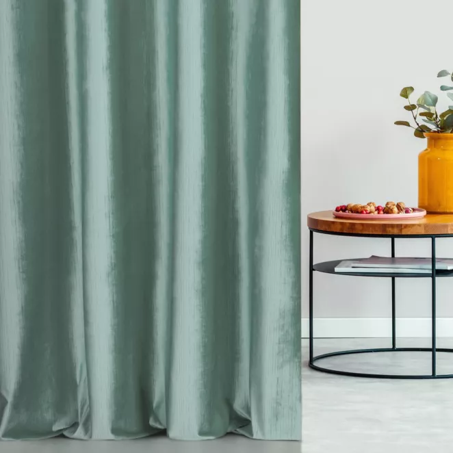 Zasłona szyta na taśmie fala miętowa z tkaniny welwetowej w pionowe prążki, wykończona obciążnikiem
