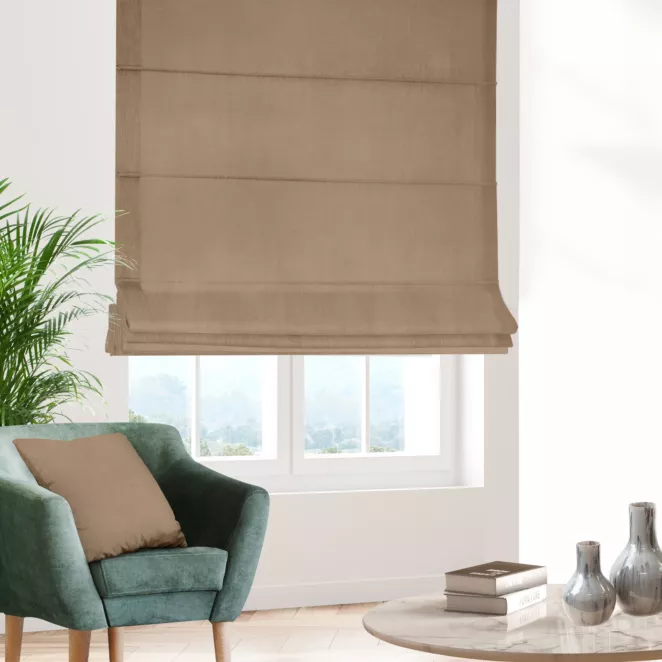 Roleta rzymska beżowa z miękkiej tkaniny welwetowej