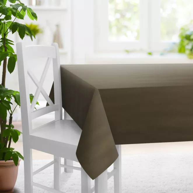 Obrus szyty VEGAS brązowy z gładkiej, zaciemniającej tkaniny z wyraźnym splotem