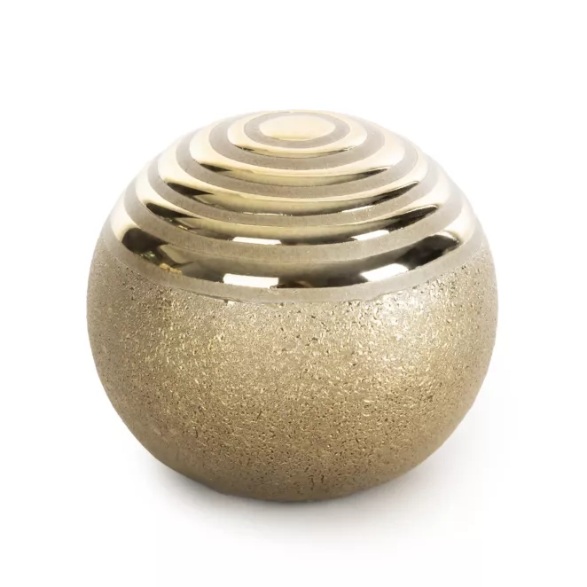 Kula dekoracyjna zdobiona lśniącymi paseczkami Eurofirany