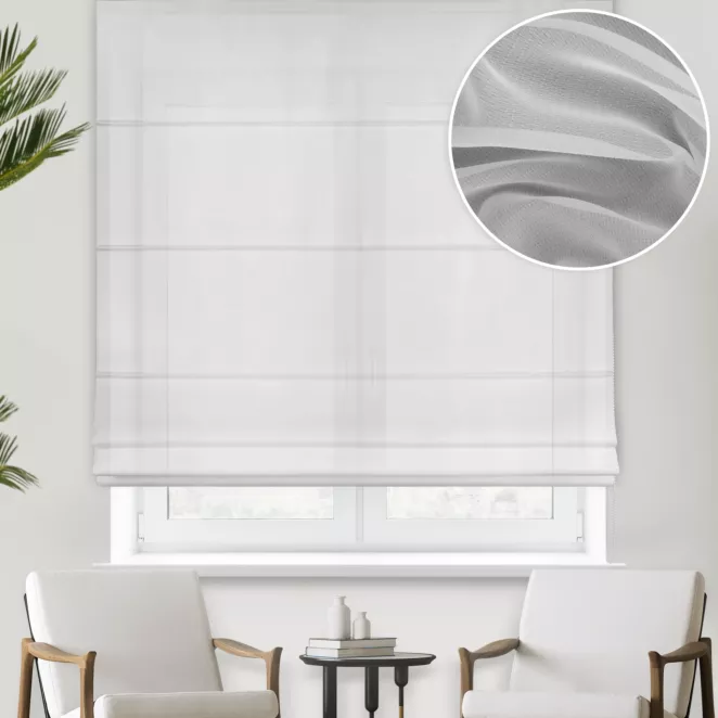 Roleta rzymska biała z półprzezroczystej, matowej tkaniny w prążki o niestandardowej wysokości 360cm, wykończona obciążnikiem