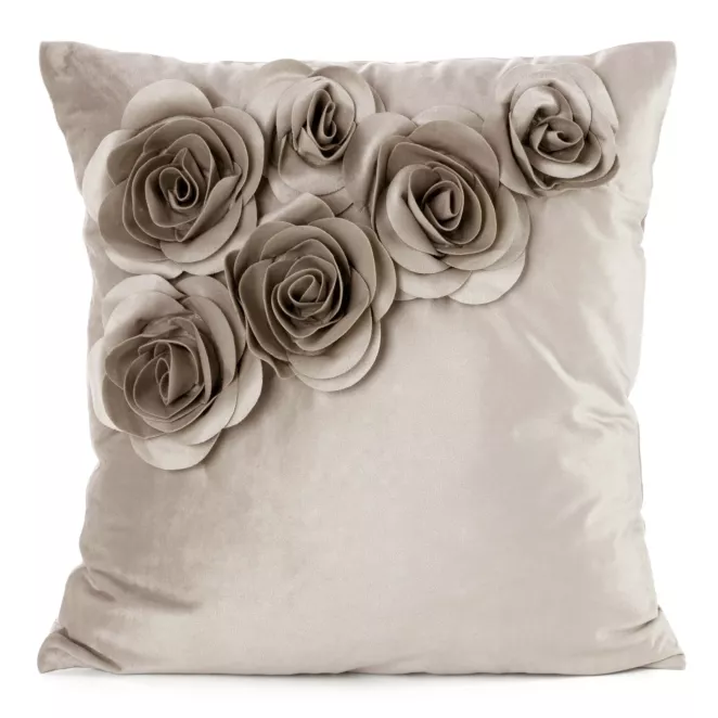 Poszewka na poduszkę 45 x 45 cm welwetowa kolor beżowy zdobiona aplikacja w róże Eurofirany
