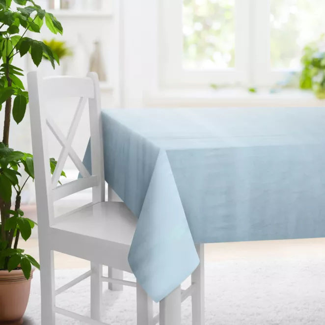 Obrus szyty błękitny z miękkiej półmatowej tkaniny welwetowej