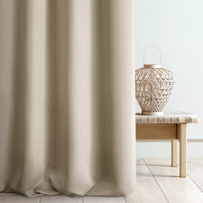 Zasłona szyta na taśmie fala kremowa z gładkiej tkaniny zaciemniającej typu dimout