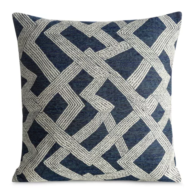 Poszewka na poduszkę 43x43 cm granatowo, kremowa  zdobiona szenilowym geometrycznym wzorem DALIA Eurofirany