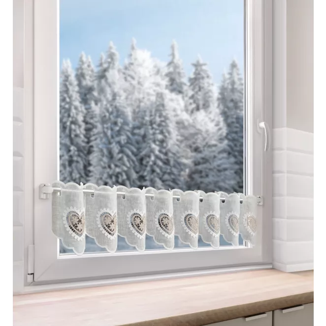 Tkanina firanowa zazdrostka z etaminy zdobiona haftowanymi ażurowymi sercami Eurofirany