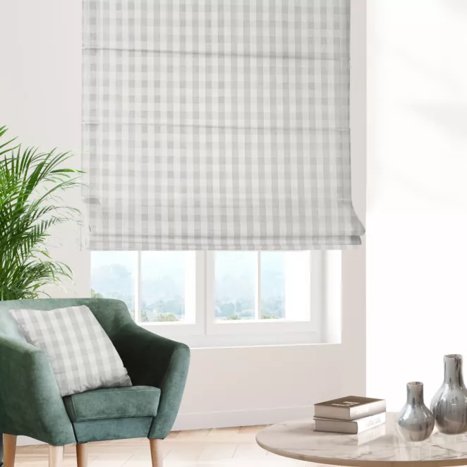 Roleta rzymska kremowo szampańska z dwustronnej tkaniny, deseń w kratę z dodatkiem srebrnej nici