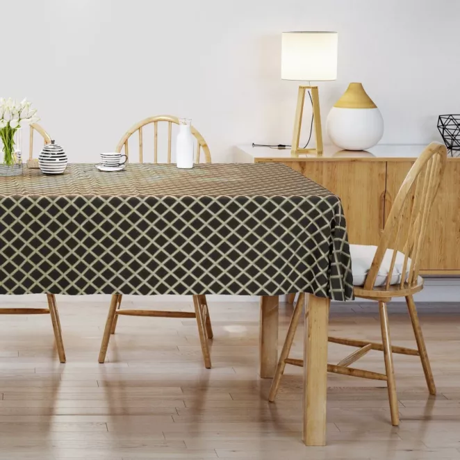 Obrus szyty czarno złoty z szenilowej tkaniny w drobny geometryczny wzór przetykany błyszczącą nicią