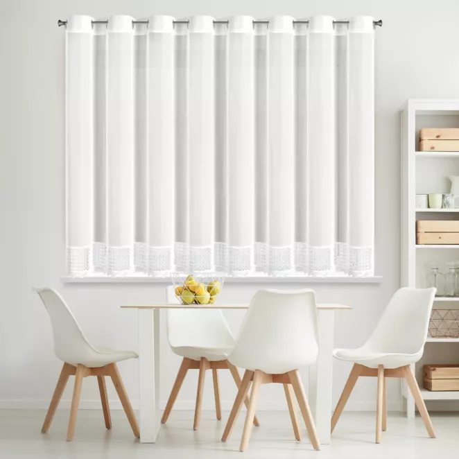 Firana biała z mikrosiateczki zdobiona ażurową koronką 350x150 cm przelotka - KATRINA Eurofirany