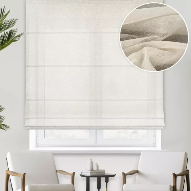 Roleta rzymska jasnobeżowa z gładkiej matowej etaminy o naturalnym splocie, wykończona obciążnikiem