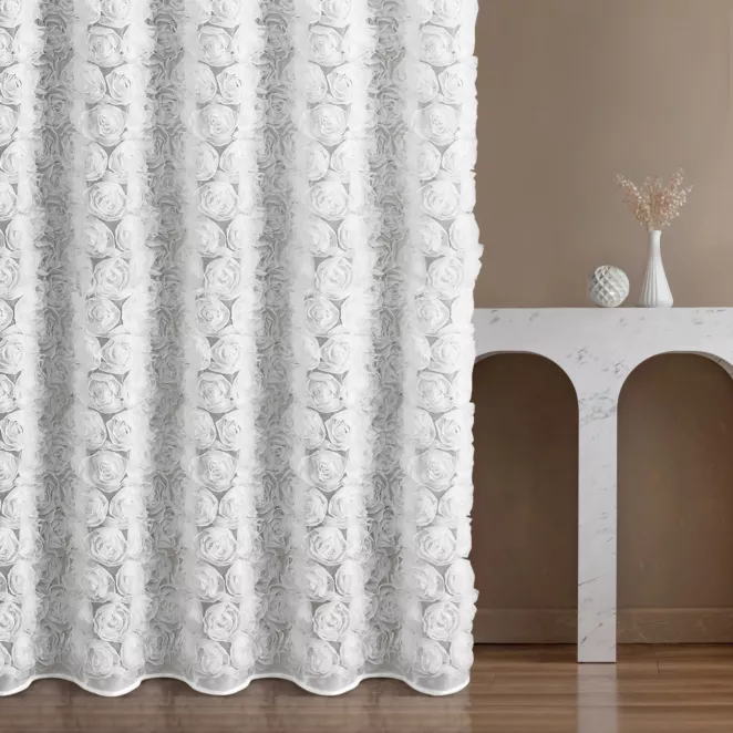 Zasłona szyta na flexach biała z tkaniny typu siatka z różami po całości