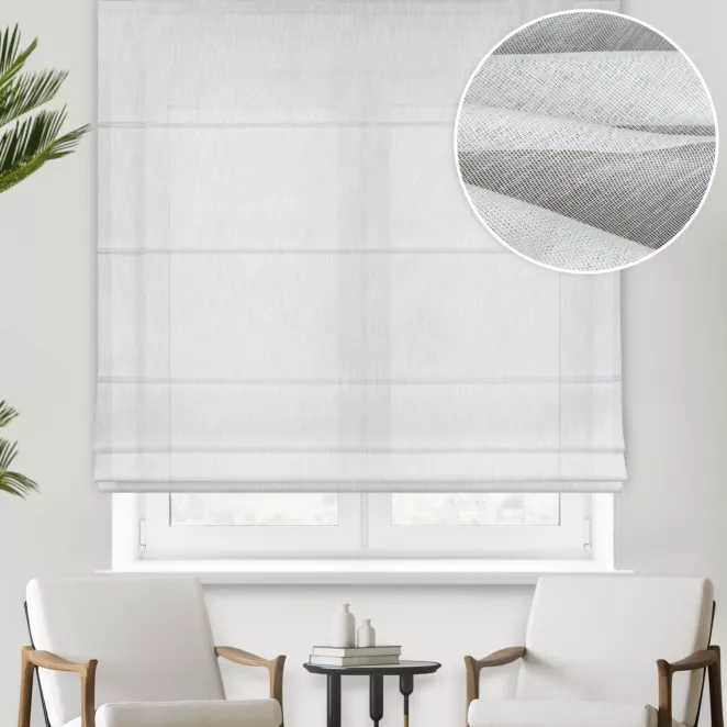 Roleta rzymska biała z delikatnej gładkiej etaminy, wykończonej obciążnikiem