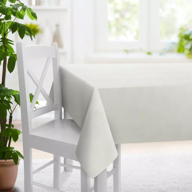 Obrus szyty ENYA jasnokremowy z miękkiej półmatowej tkaniny welwetowej