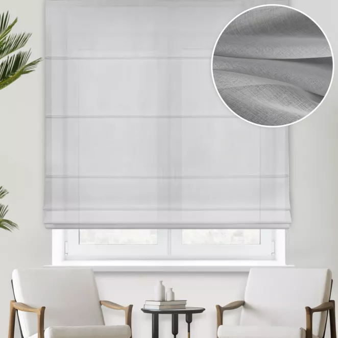 Roleta rzymska jasnoszara z cienkiej matowej etaminy, wykończona obciążnikiem