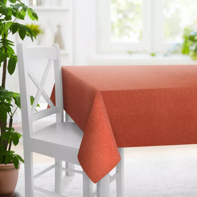 Obrus szyty ceglasty z tkaniny trudnopalnej, zaciemniającej, typu blackout z efektem melanżu