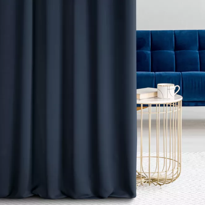 Zasłona szyta na taśmie fala granatowa z gładkiej tkaniny zaciemniającej typu dimout