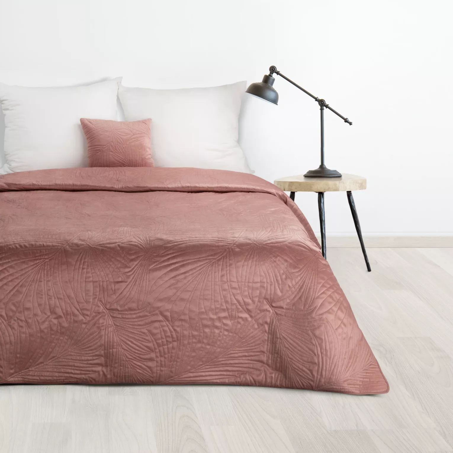 Narzuta welwetowa różowa 170x210 cm pikowana metodą hot press we wzór liści palmy LUIZ DESIGN 91 Eurofirany