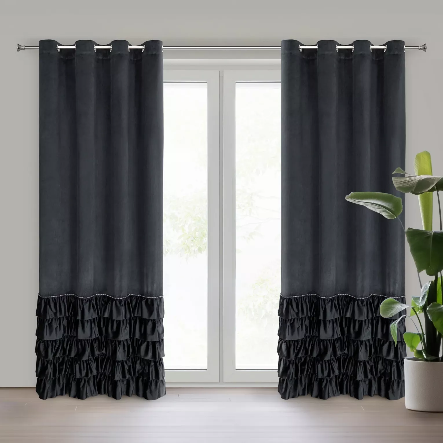 Zasłona czarna zdobiona falbanami i lśniącymi akcentami z welwetu 140x250 cm przelotka CARLI Eurofirany