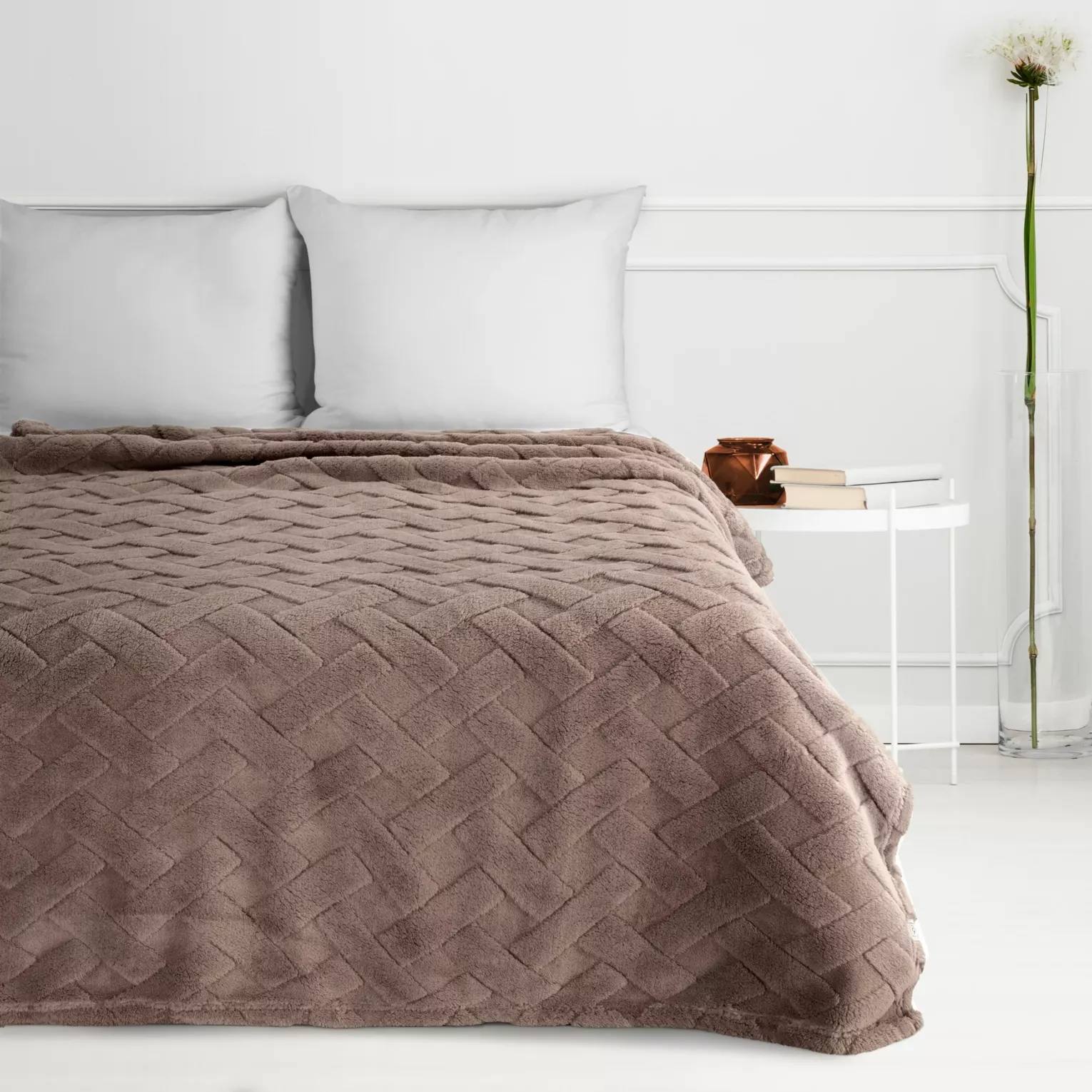 Koc flano 200x220 cm ciemnobeżowy zdobiony wytłaczanym wzorem CARO DESIGN 91 Eurofirany