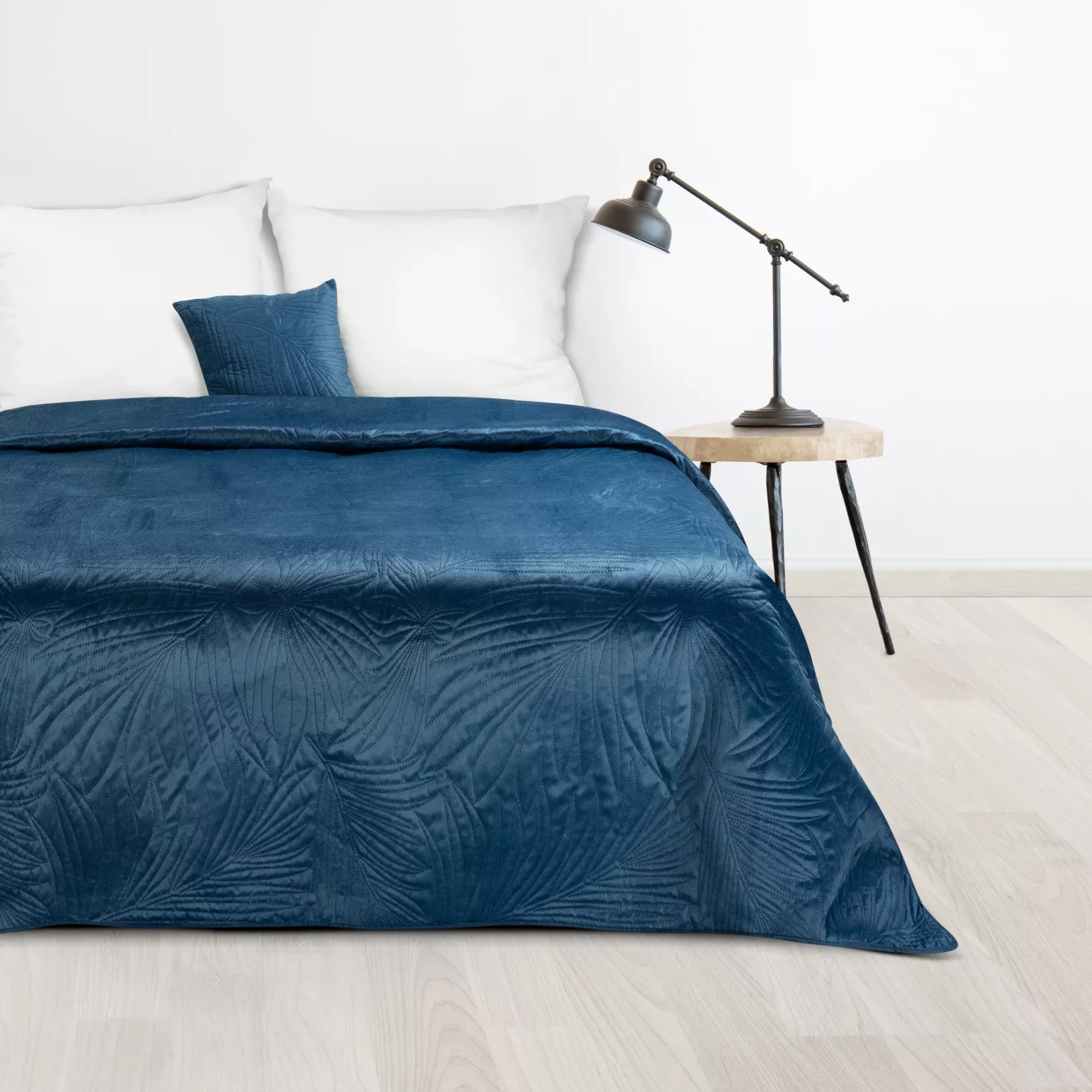 Narzuta welwetowa granatowa 170x210 cm pikowana metodą hot press we wzór liści palmy LUIZ DESIGN 91 Eurofirany