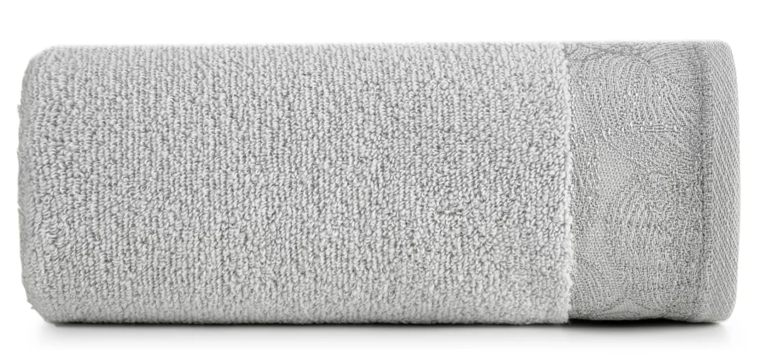 Ręcznik kąpielowy 70x140 cm bawełniany kolor jasnoszary,srebrny z żakardową bordiurą w liście 400 g/m2 AGIS Eurofirany
