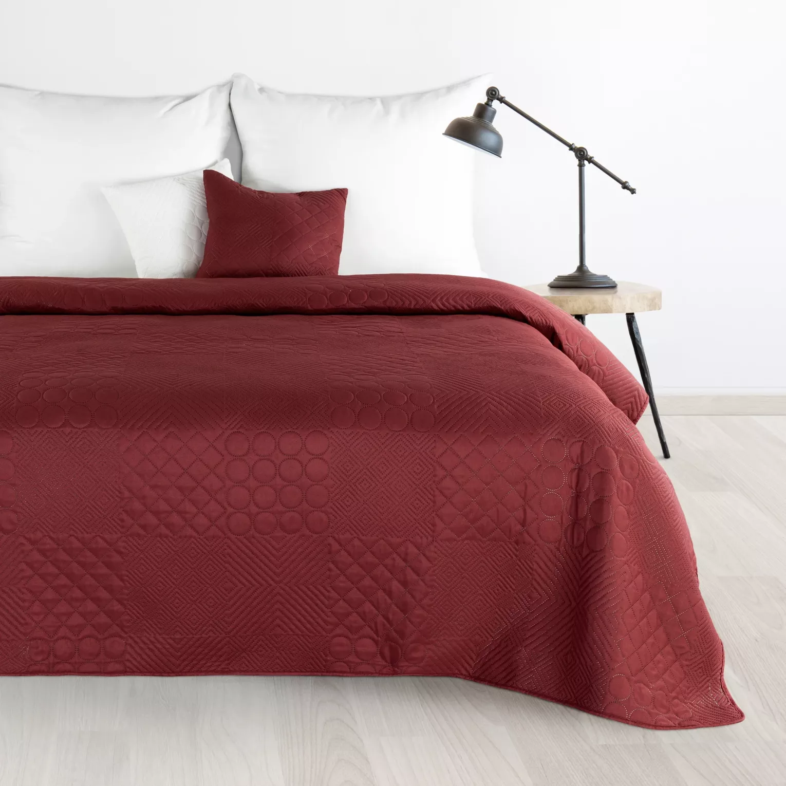 Narzuta bordowa 170x210 cm z patchworkowym motywem wytłaczanym techniką hot press BONI 5 DESIGN 91 Eurofirany
