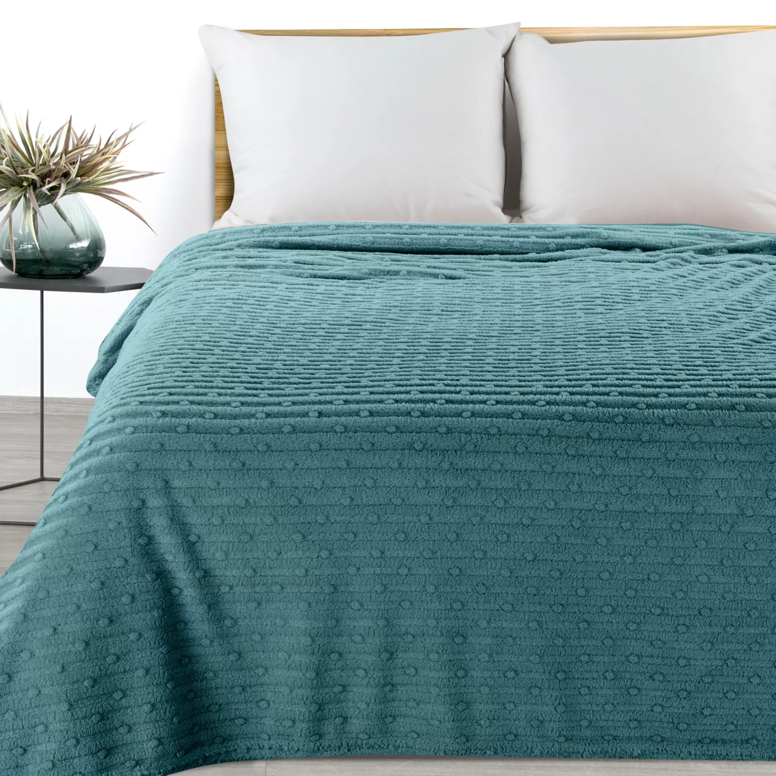 Koc  150x200 cm miętowy z wytłaczanym wzorem pasów LISA DESIGN 91 Eurofirany