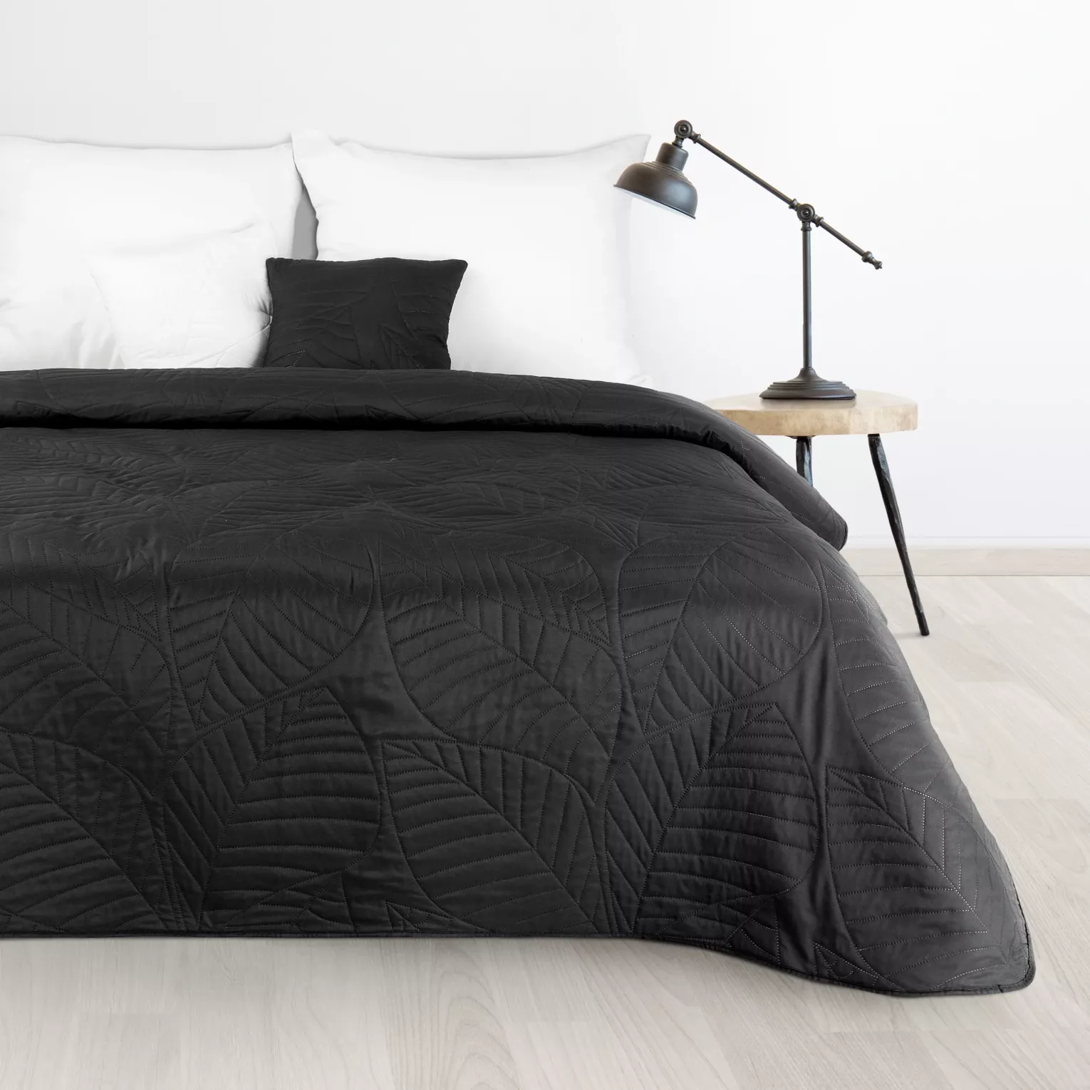 Narzuta czarna 170x210 cm z motywem liści wytłaczanym techniką hot press BONI 6 DESIGN 91 Eurofirany