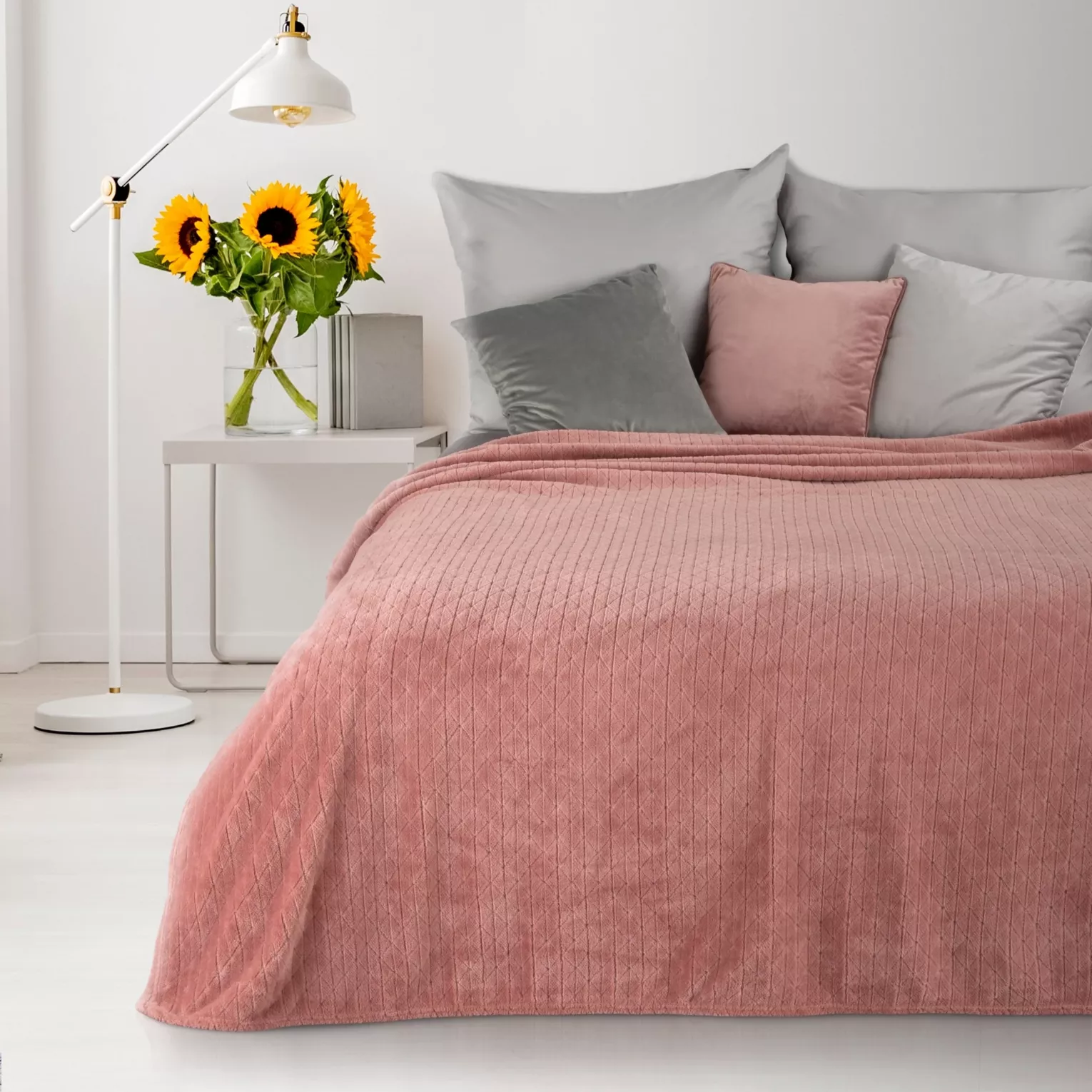 Koc  170x210 cm różowy miękki w dotyku z wytłaczanym wzorem CINDY 4 DESIGN 91 Eurofirany