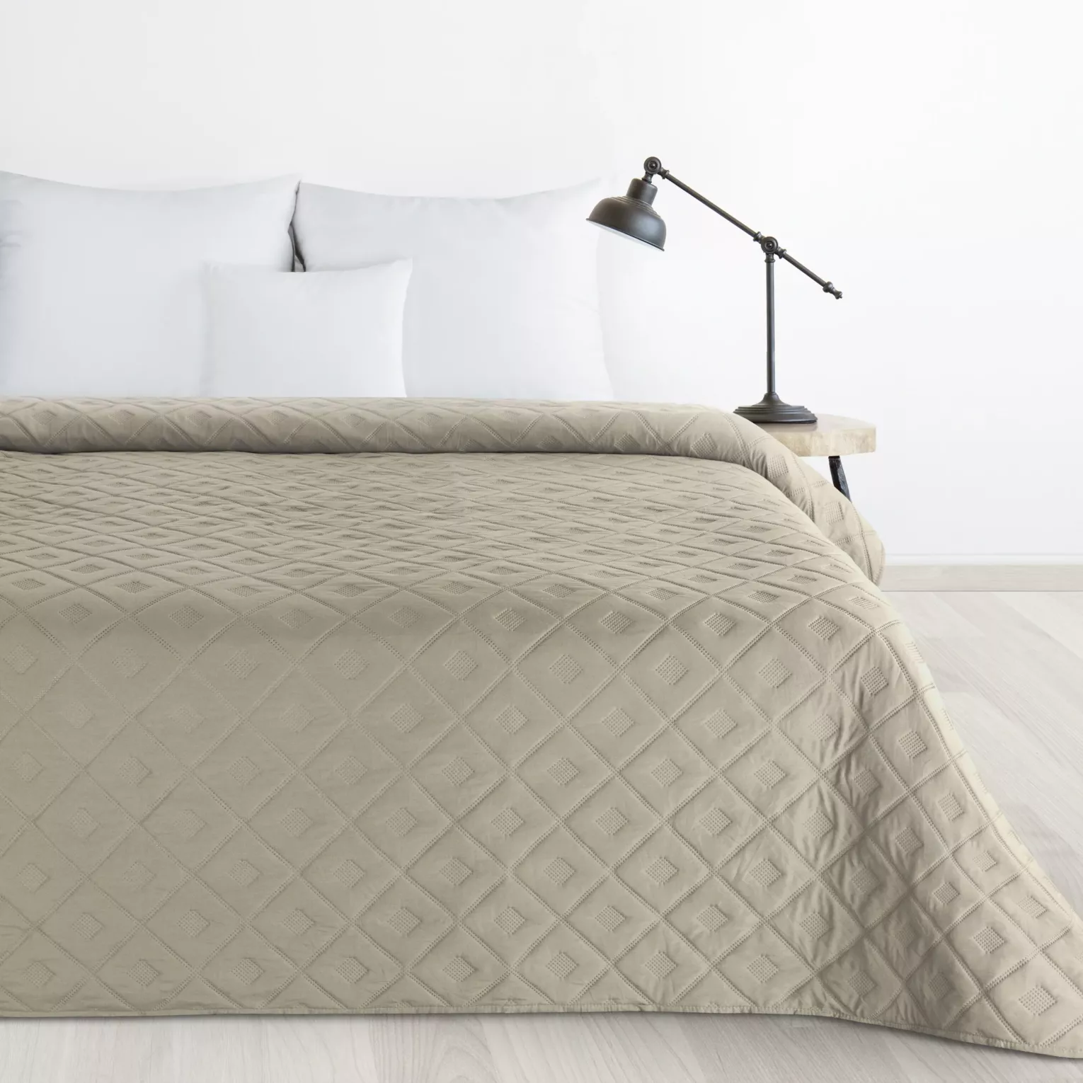 Narzuta ciemnobeżowa 170x210 cm z geometrycznym wzorem wykonana techniką hot press ALARA 6 DESIGN 91 Eurofirany