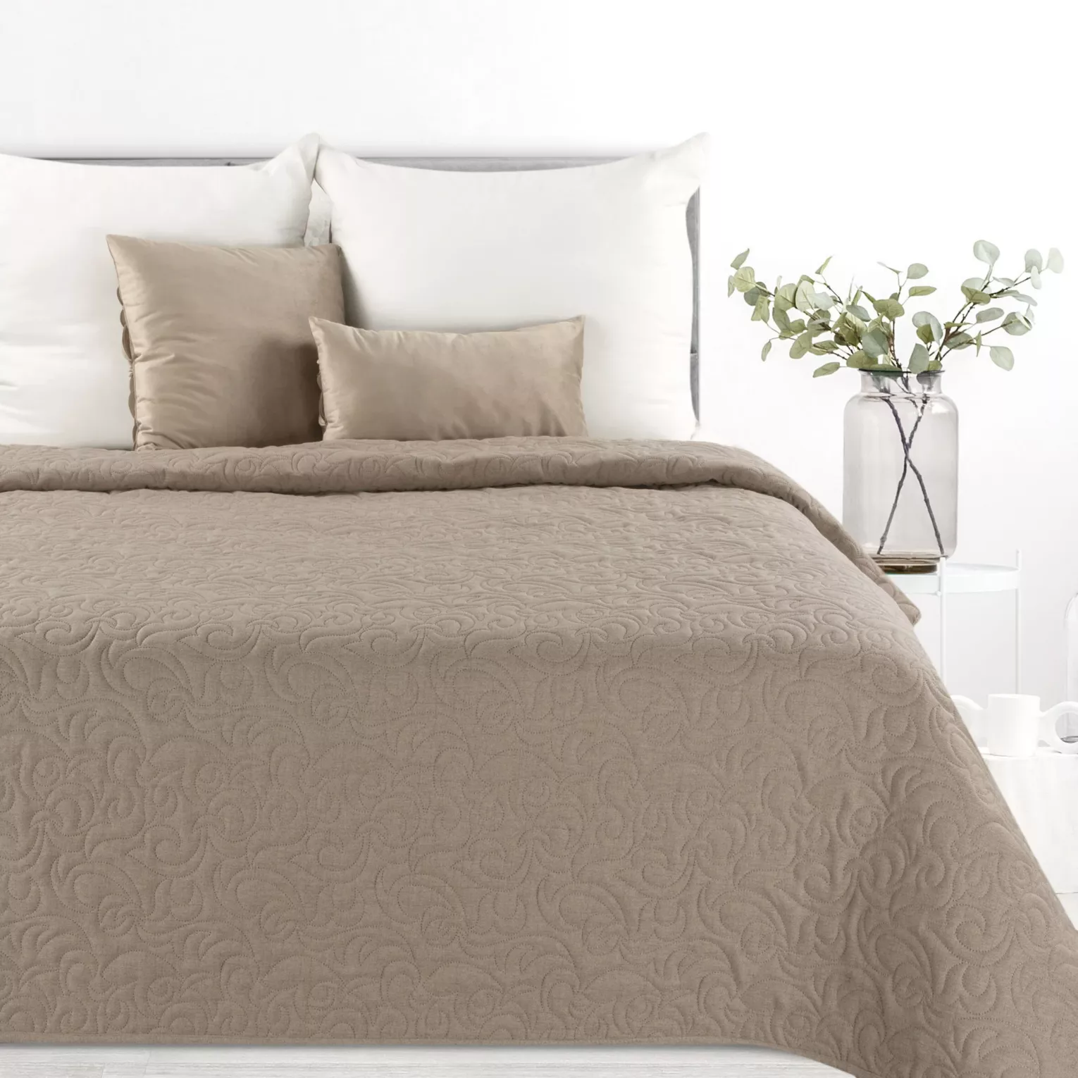 Narzuta z tkaniny imitującej len beżowa 200x220 cm na łóżko pikowana metodą hot press LENA 4 EUROFIRANY PREMIUM
