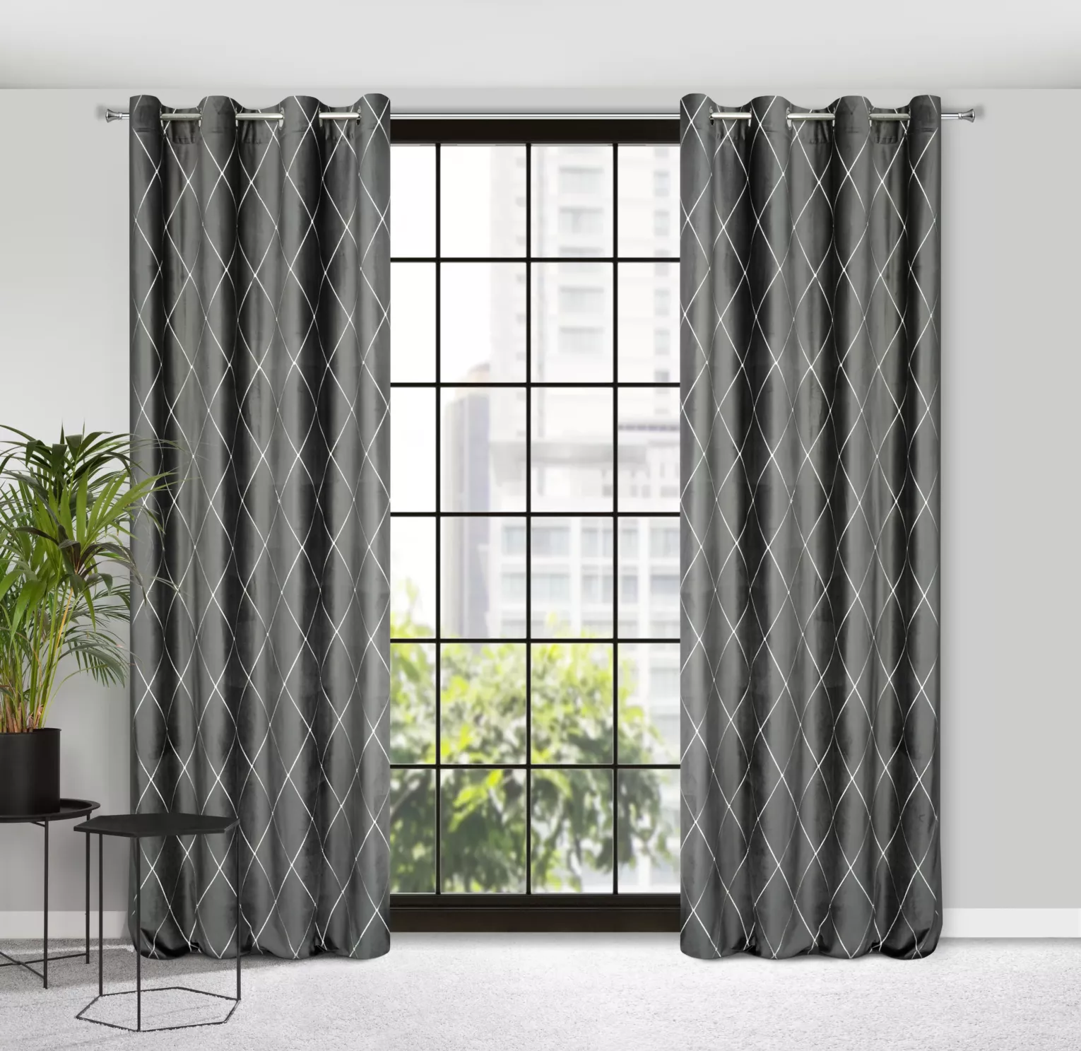 Zasłona szaro, srebrna haftowana w duże karo z tkaniny welwetowej 140x250 cm przelotka MARGO Pierre Cardin Eurofirany