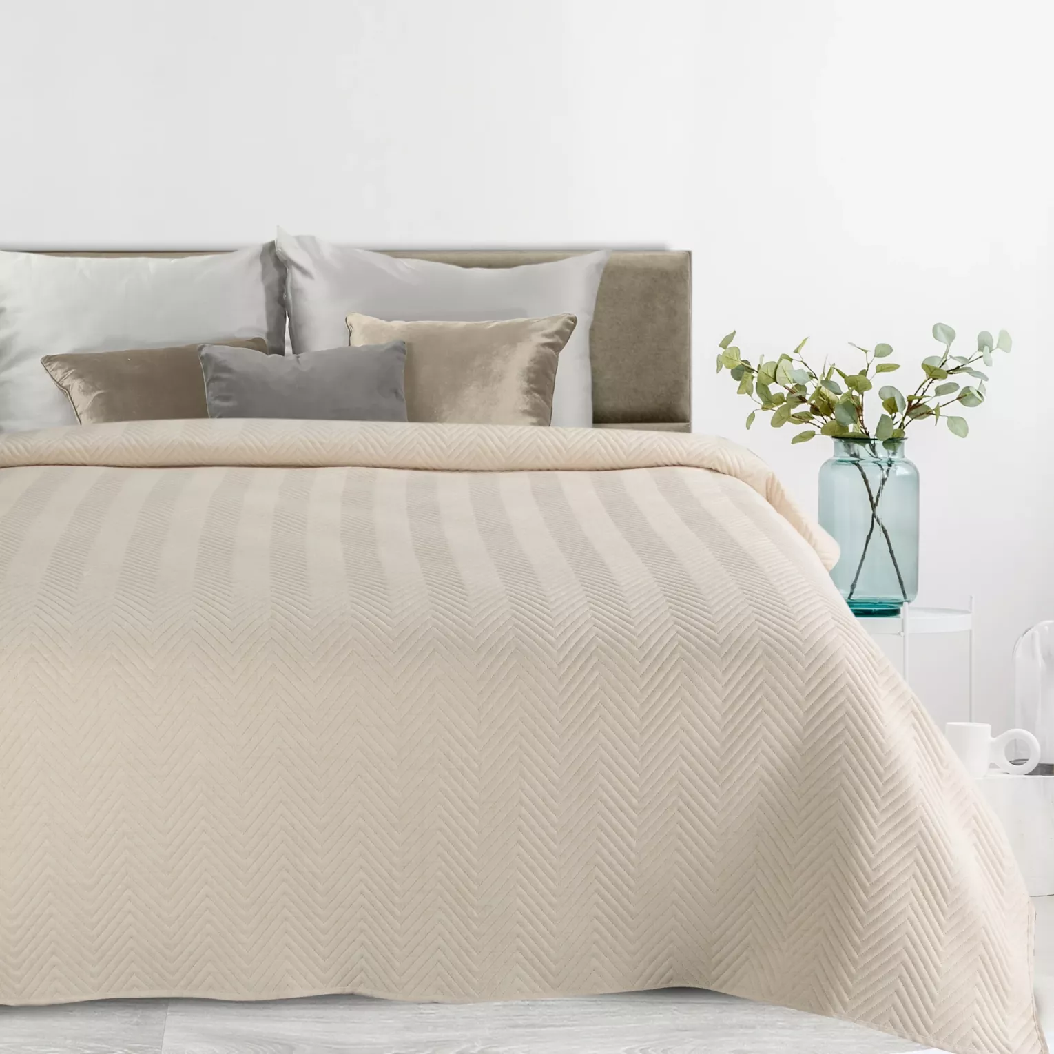 Narzuta z tkaniny o strukturze lnu kremowa 170x210 cm pikowana w wzór jodełki LEN 3 EUROFIRANY PREMIUM