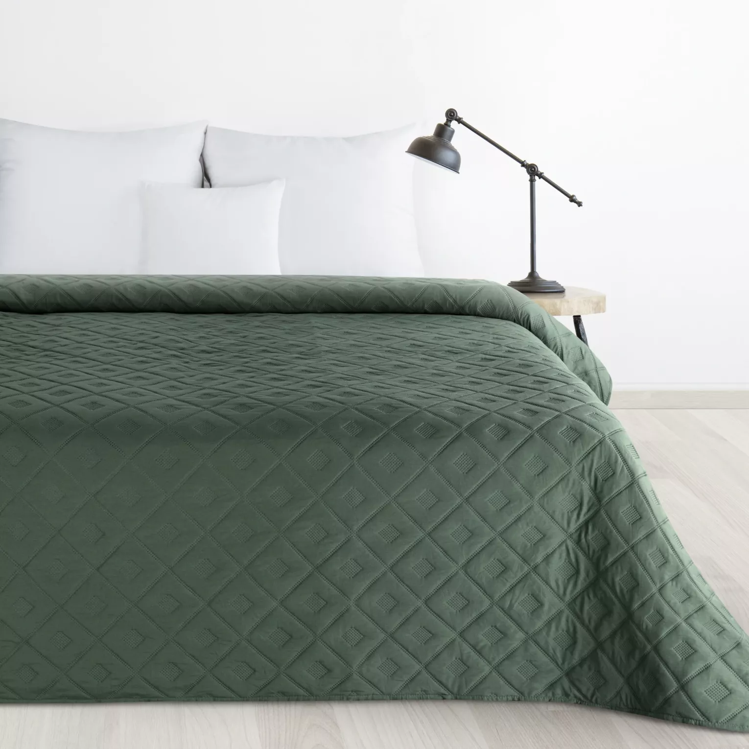 Narzuta srebrna 170x210 cm z geometrycznym wzorem wykonana techniką hot press ALARA 6 DESIGN 91 Eurofirany